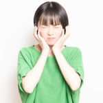 奥歯が痛い女性